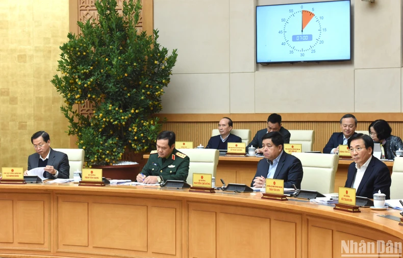 Phó Thủ tướng và lãnh đạo các bộ, ban, ngành tham dự phiên họp. Triển khai tích cực kế hoạch phát triển KT-XH ngay từ những tháng đầu năm