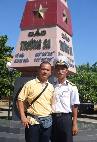 Nguyễn Lê Tâm và Trung úy Nguyễn Tài Tuyền