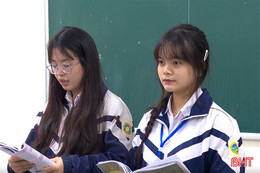 Nước rút, tiếng trống trường lại vang lên giữa vùng rốn lũ