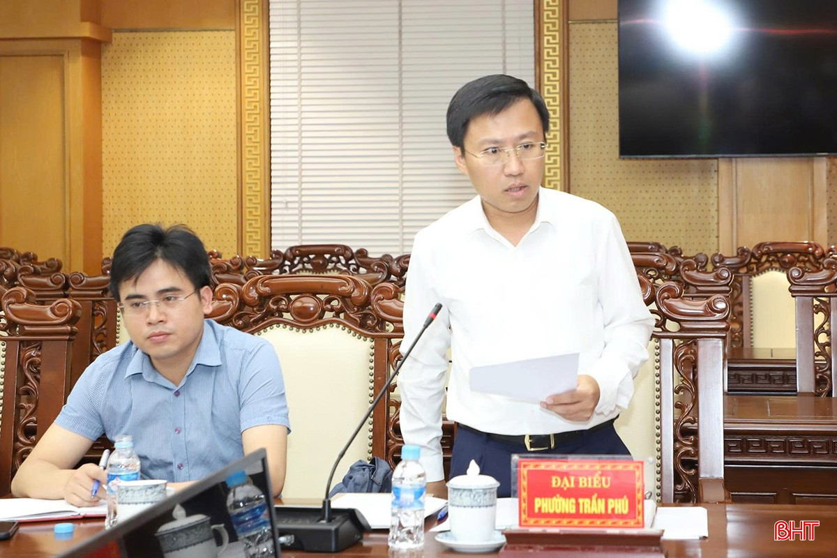 Bí thư Đảng ủy phường Trần Phú Phạm Hùng Cường báo cáo công tác chuẩn bị đại hội. bqbht_br_5.jpg