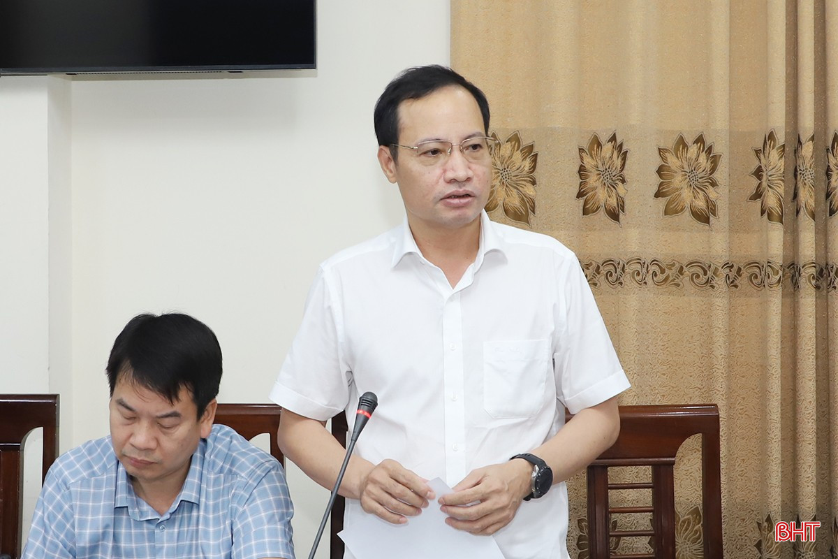 Bí thư Đảng ủy, Chủ tịch HĐND xã Tiên Điền Nguyễn Văn Hiếu báo cáo công tác chuẩn bị đại hội. bqbht_br_3.jpg