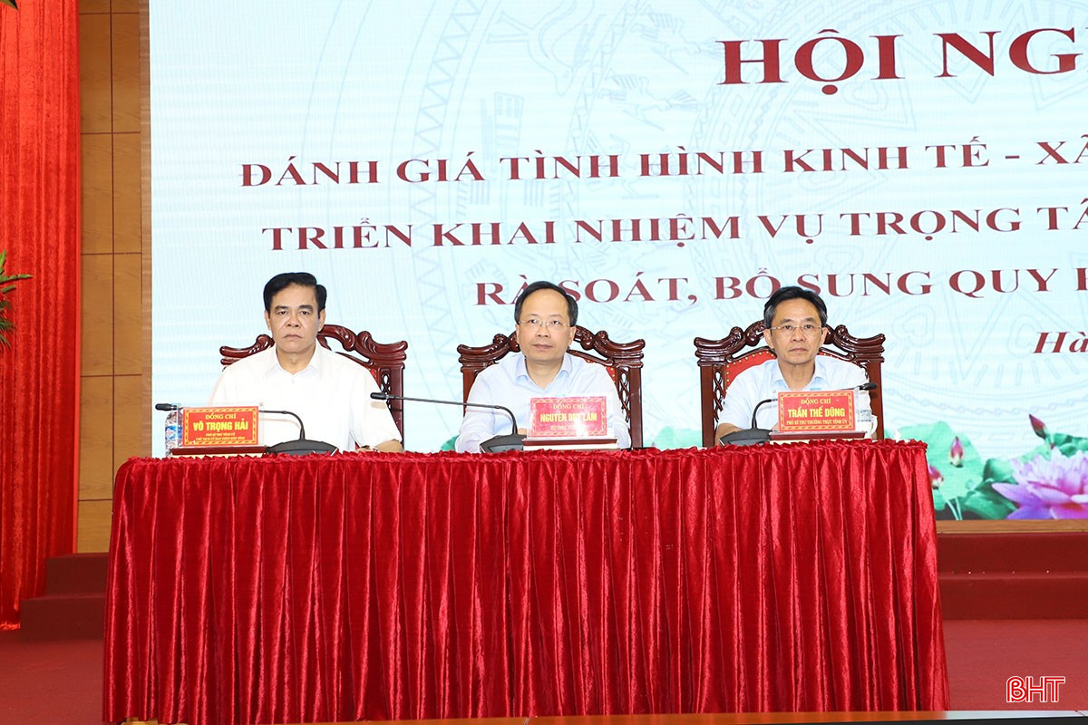 Các đồng chí chủ trì hội nghị. bqbht_br_10.jpg