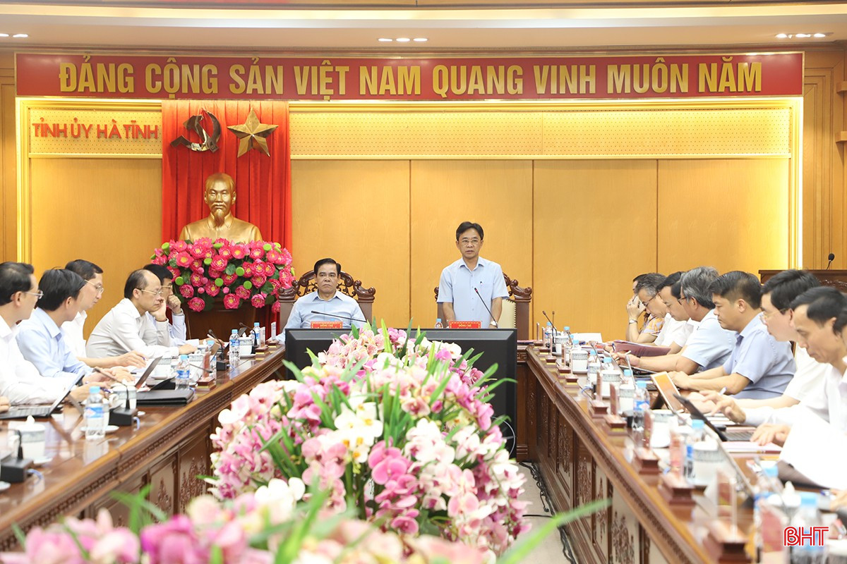 Phó Bí thư Thường trực Tỉnh ủy Trần Thế Dũng đặt vấn đề hội nghị. bqbht_br_7-111.jpg