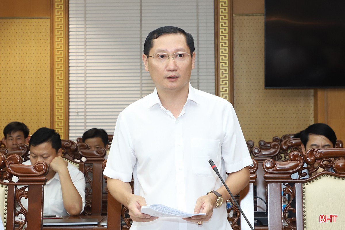 Bí thư Đảng ủy xã Hương Sơn Lương Quốc Tuấn báo cáo công tác chuẩn bị đại hội. bqbht_br_5.jpg