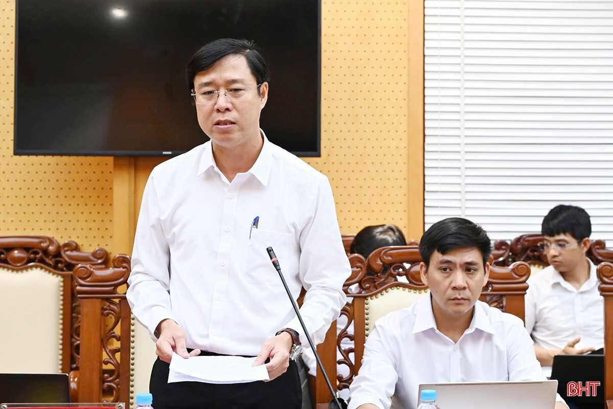 Đồng chí Phan Kỳ - Bí thư Đảng ủy, Chủ tịch HĐND xã Hương Đô báo cáo tại hội nghị. bqbht_br_5.jpg