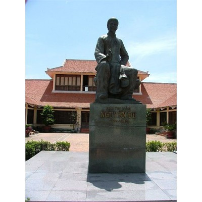 Nguyễn Du khảng khái, uy nghiêm mà hiền hậu giữa quê nhà Nghi Xuân