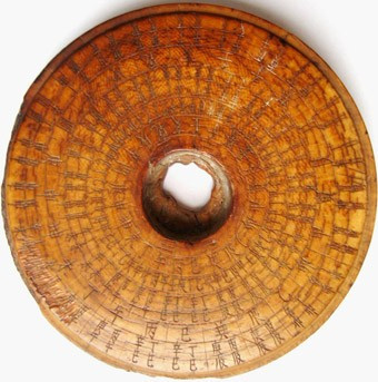 Gia đình anh Sỹ xem chiếc la bàn này là vật báu của gia tộc