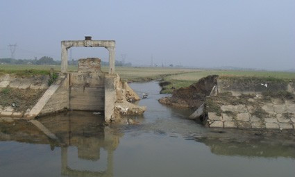 Kênh chính Linh Cảm đoạn k16+800 bị hư hỏng nặng sau lũ