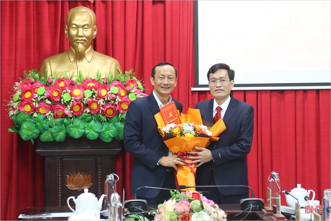 Công bố quyết định chuẩn y Phó Bí thư Thường trực Thành ủy Hà Tĩnh
