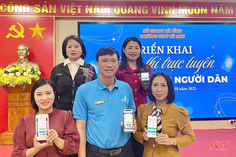 Giáo viên, người lao động tại Trường THPT Kỳ Anh hoàn thành bài thi trực tuyến. bqbht_br_4.jpg
