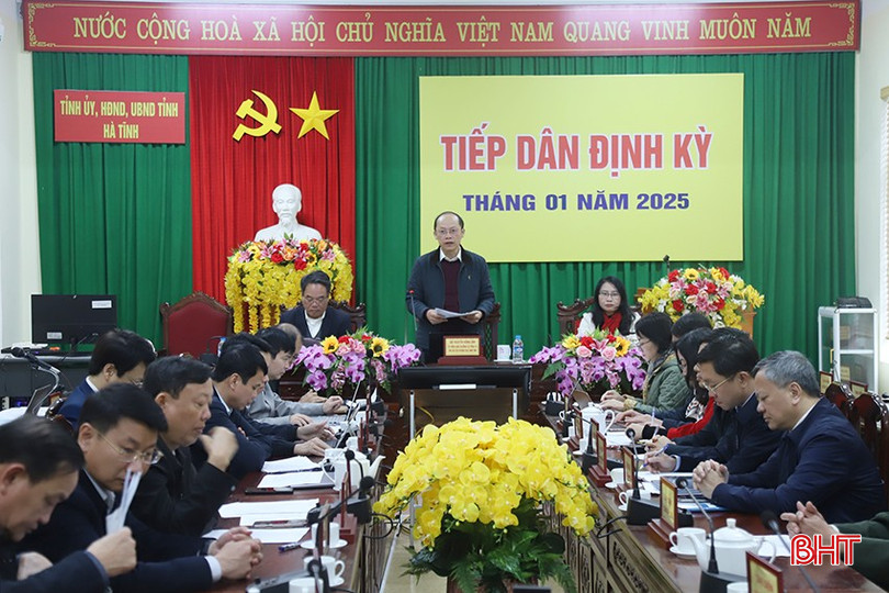 Phó Chủ tịch Thường trực UBND tỉnh Nguyễn Hồng Lĩnh, Trưởng ban Nội chính Tỉnh ủy Nguyễn Đình Hải và Trưởng ban Pháp chế HĐND tỉnh Nguyễn Thị Nhuần chủ trì phiên tiếp dân định kỳ. bqbht_br_3.jpg