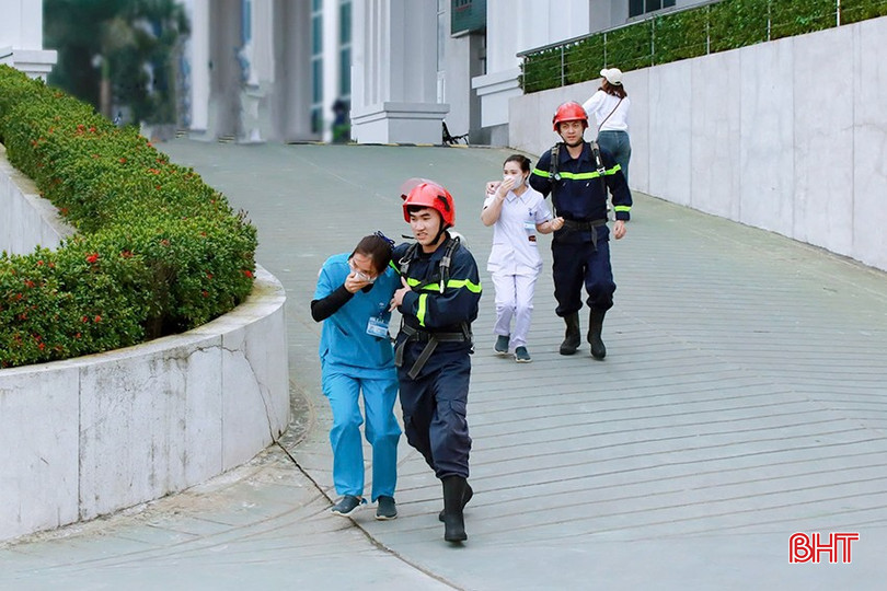 Huấn luyện nghiệp vụ và thực tập phương án PCCC tại bệnh viện Đa khoa TTH Hà Tĩnh. bqbht_br_4.jpg