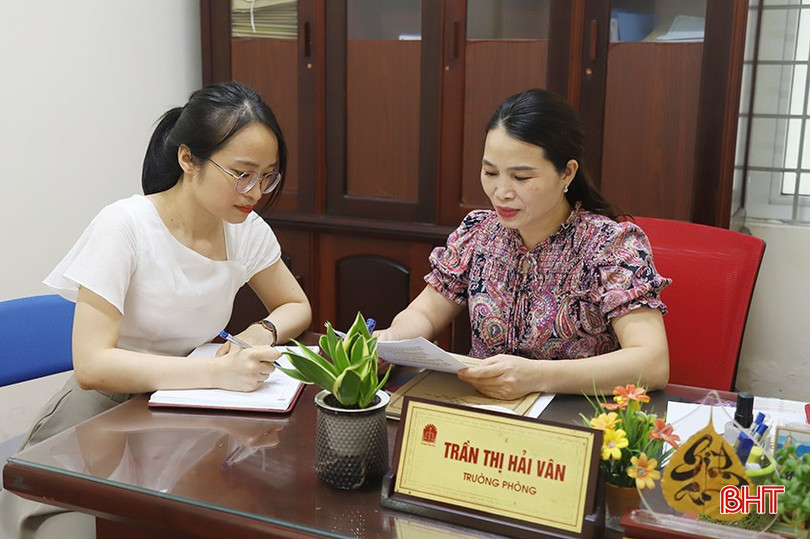 Cán bộ Phòng Hành chính và Bổ trợ tư pháp (Sở Tư pháp) rà soát các đầu việc theo kế hoạch đợt cao điểm. bqbht_br_p.jpg
