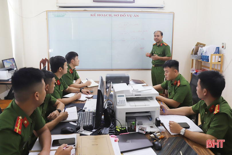 Phòng Cảnh sát Hình sự họp bàn kế hoạch triển khai nhiệm vụ. Phòng Cảnh sát Hình sự họp bàn kế hoạch triển khai nhiệm vụ.
