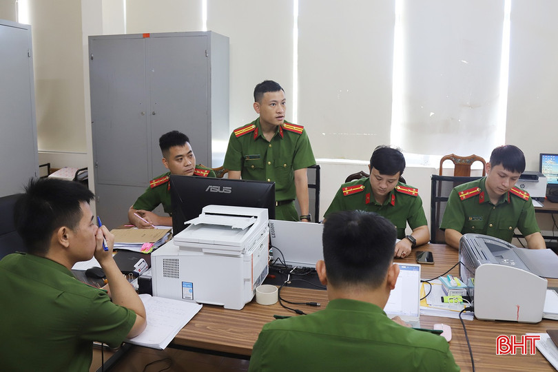 Trước tình hình tội phạm ngày càng tinh vi, phức tạp, Phòng Cảnh sát Hình sự tiếp tục triển khai đồng bộ các biện pháp nghiệp vụ trên tinh thần “luôn đi trước tội phạm”. Trước tình hình tội phạm ngày càng tinh vi, phức tạp, Phòng Cảnh sát Hình sự tiếp tục triển khai đồng bộ các biện pháp nghiệp vụ trên tinh thần “luôn đi trước tội phạm”.