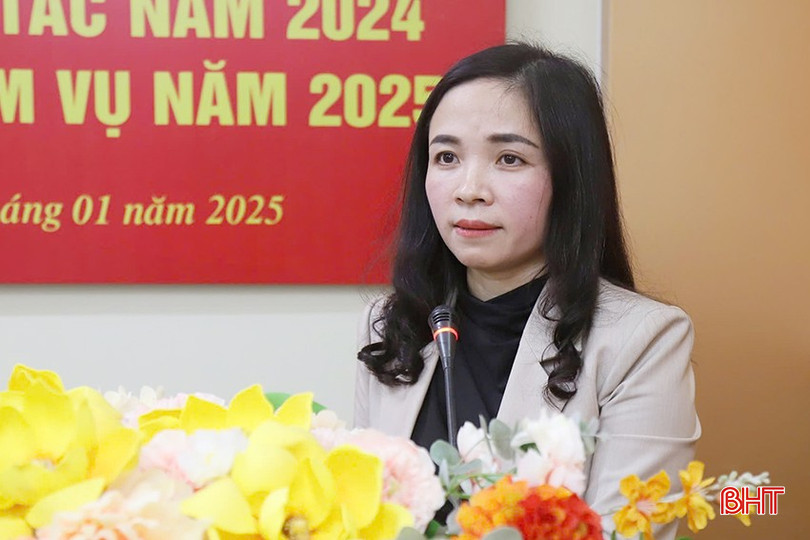 Trưởng phòng Tổng hợp - Thông tin - Dân nguyện Trương Thị Liên tham luận tại hội nghị. bqbht_br_3.jpg