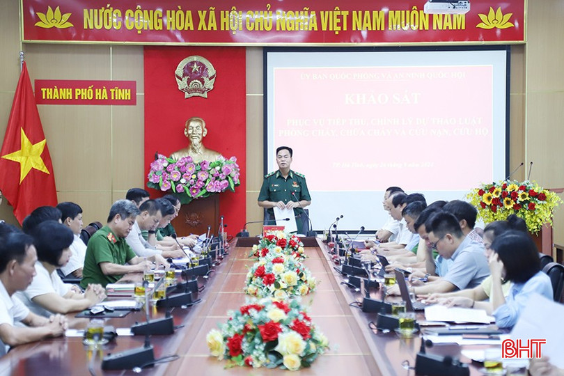 Trung tướng Đỗ Quang Thành - Phó Chủ nhiệm Ủy ban Quốc phòng và An ninh của Quốc hội chủ trì buổi làm việc. A.jpg
