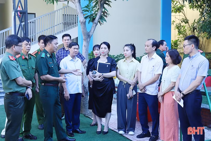 Đoàn khảo sát của Ủy ban Quốc phòng và An ninh của Quốc hội khảo sát phục vụ tiếp thu, chỉnh lý dự thảo Luật Phòng cháy, chữa cháy và cứu nạn, cứu hộ (PCCC&amp;CNCH) tại Trường Mầm non Thạch Linh (TP Hà Tĩnh).