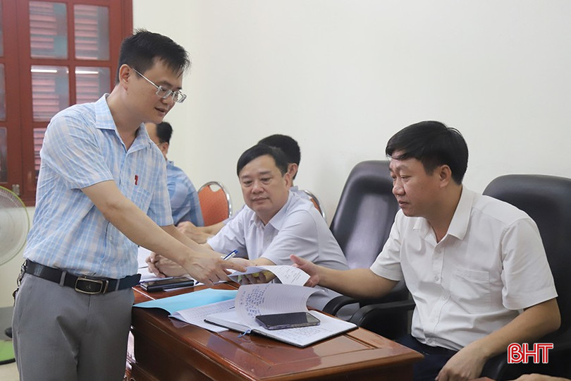 Thời gian qua, việc cấp phát tài liệu tuyên truyền cho chi hội luật gia trực thuộc các cơ quan, đơn vị, địa phương thường xuyên được quan tâm. bqbht_br_l.jpg