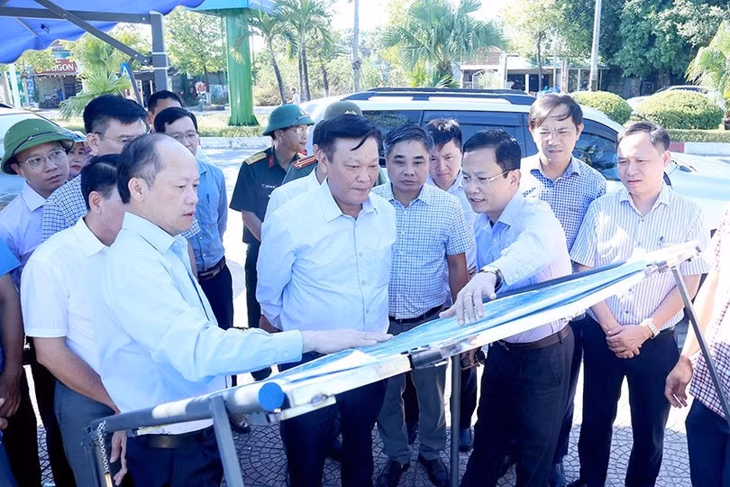 Đoàn công tác Bộ Nội vụ đi khảo sát tại các xã liên quan đến sắp xếp mở rộng địa giới ĐVHC thành phố Hà Tĩnh, giai đoạn 2023-2025.