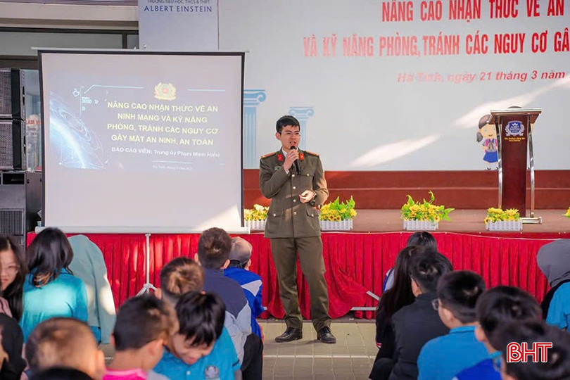 Việc nhận diện các nguy cơ và trang bị kỹ năng phòng chống tội phạm qua không gian mạng được triển khai quyết liệt nhằm nâng cao ý thức phòng ngừa cho các tầng lớp nhân dân. Việc nhận diện các nguy cơ và trang bị kỹ năng phòng chống tội phạm qua không gian mạng được triển khai quyết liệt nhằm nâng cao ý thức phòng ngừa cho các tầng lớp nhân dân.