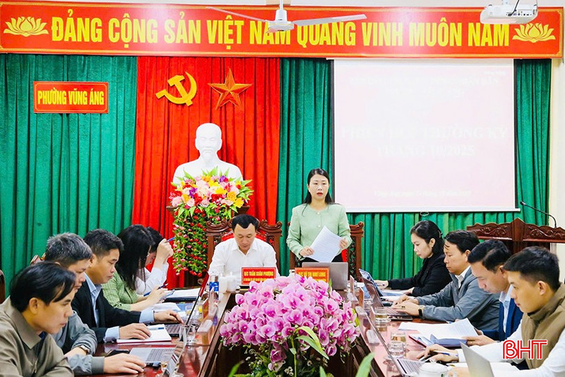 Thường trực HĐND phường Vũng Áng họp phiên thường kỳ và quán triệt các văn bản hướng dẫn công tác chuẩn bị bầu cử vào sáng 24/10. bqbht_br_5t.jpg