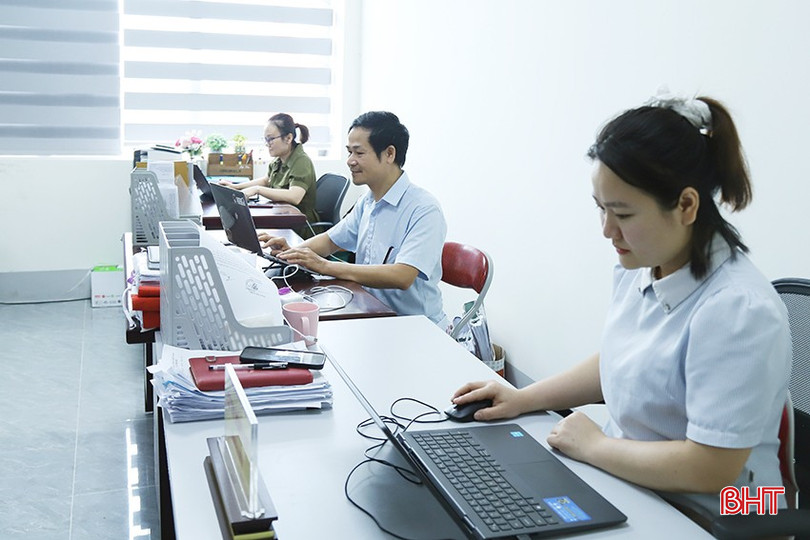 Sở Nội vụ đang tập trung cao cho việc rà soát các văn bản của Trung ương, của tỉnh để triển khai hướng dẫn các bước chuẩn bị bầu cử cho các cơ quan, đơn vị trên địa bàn. bqbht_br_1a.jpg