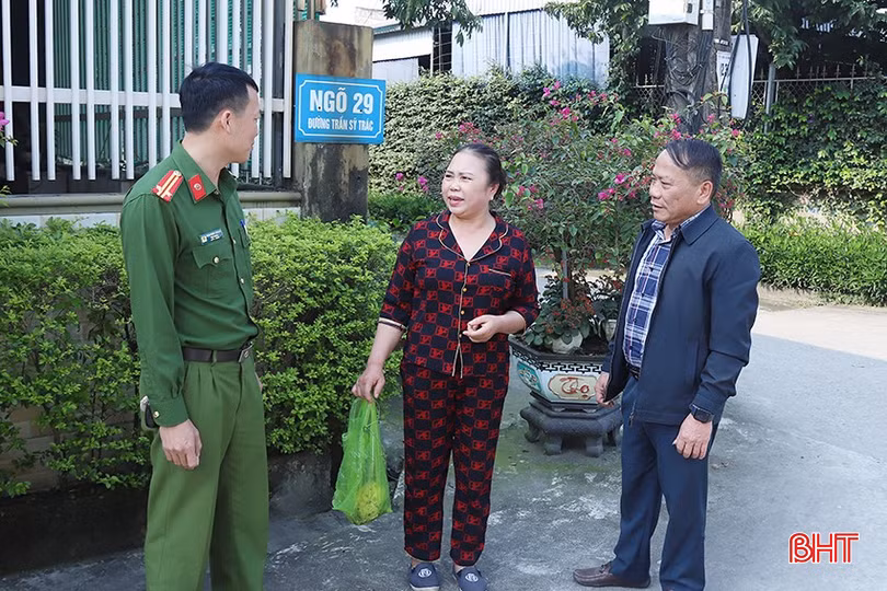 Ngoài các đơn vị công an phường, lực lượng cảnh sát khu vực ở công an xã chủ yếu đang kiêm nhiệm. (Ảnh chụp tại thị trấn Xuân An, huyện Nghi Xuân).