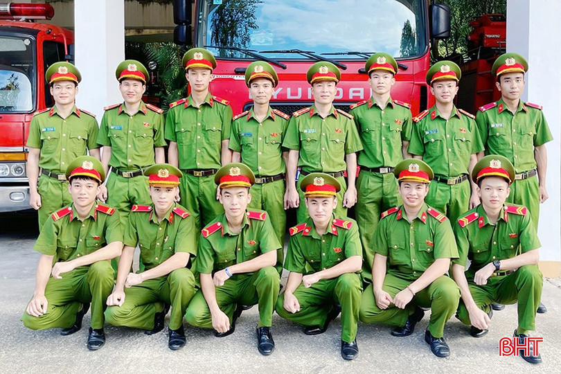 Với sự nhanh nhạy, kịp thời, quả cảm, Đội CC&CNCH khu vực Vũng Áng đã trở thành điểm tựa bình yên cho Nhân dân. bqbht_br_1.jpg