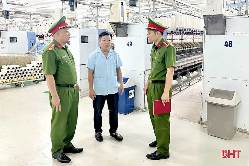 Đội CC&CNCH khu vực Hồng Lĩnh đẩy mạnh tuyên truyền tại các khu công nghiệp, doanh nghiệp sản xuất trên địa bàn. bqbht_br_7.jpg
