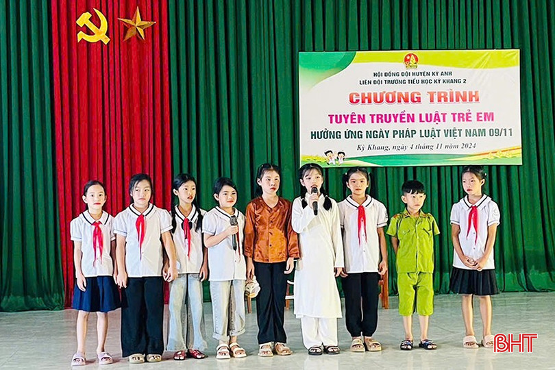 Buổi tuyên truyền Luật Trẻ em do Hội đồng đội huyện Kỳ Anh tổ chức nhằm hưởng ứng Ngày Pháp luật Việt Nam. bqbht_br_s.jpg