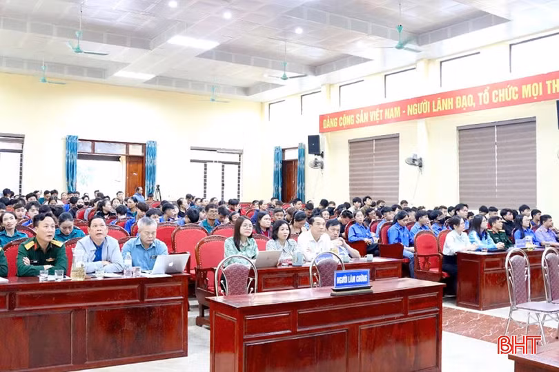 Toàn cảnh phiên toà giả định.