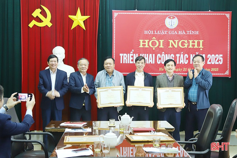 ... và các cá nhân có thành tích xuất sắc trong hoạt động hội năm 2024. bqbht_br_56.jpg