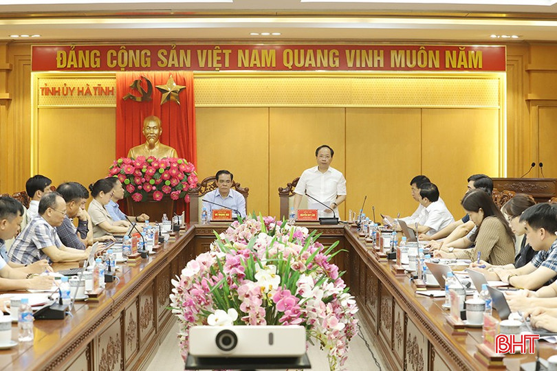Thường trực Tỉnh ủy làm việc với Đoàn ĐBQH tỉnh về chuẩn bị Kỳ họp thứ 9, Quốc hội khóa XV vào chiều 22/4. bqbht_br_14.jpg