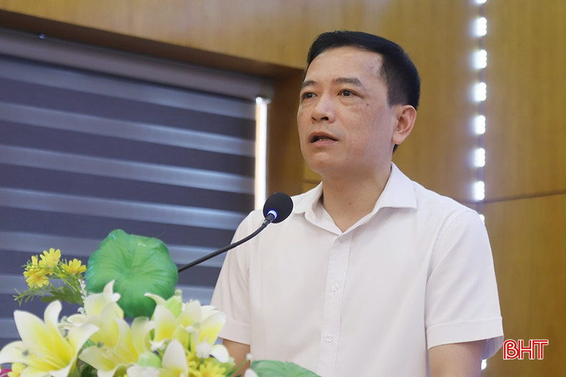 Phó Giám đốc Sở Tài chính Phạm Chí Hiếu báo cáo kết quả đạt được và những khó khăn trong quá trình thực thi các dự án luật. bqbht_br_76.jpg