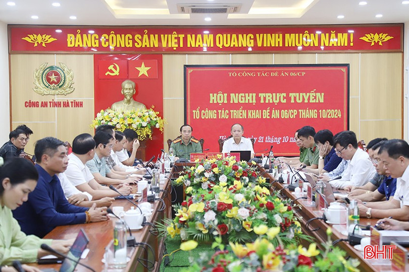 Phó Chủ tịch Thường trực UBND tỉnh Nguyễn Hồng Lĩnh và Đại tá Nguyễn Xuân Thao - Giám đốc Công an tỉnh chủ trì điểm cầu Hà Tĩnh. l-47-7319.jpg