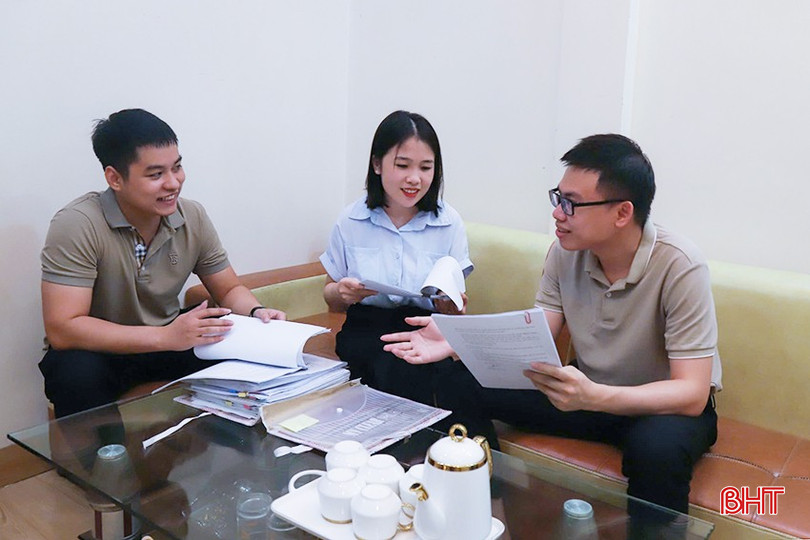 Từ ngày 1/10 đến nay, các luật sư tại tổ chức hành nghề luật sư ở Hà Tĩnh đã tiến hành tư vấn pháp luật miễn phí đối với gần 170 trường hợp. z5907107515604-bc986adc54952e308010b2babcc6206e-8081.jpg