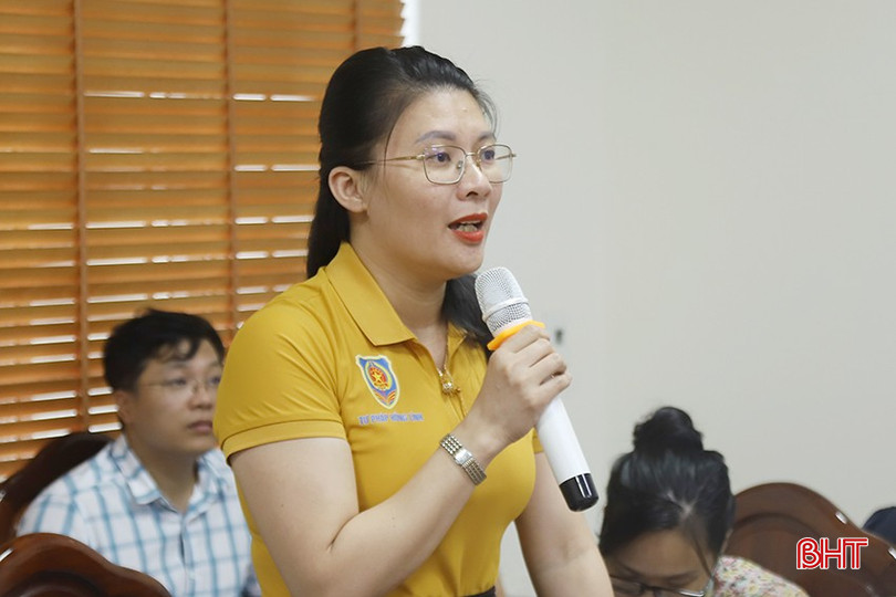 Trưởng phòng Tư pháp UBND thị xã Hồng Lĩnh Lê Hồng Hạnh đề xuất các ý kiến nhằm nâng cao công tác xây dựng văn bản QPPL trong tình hình mới. bqbht_br_123.jpg
