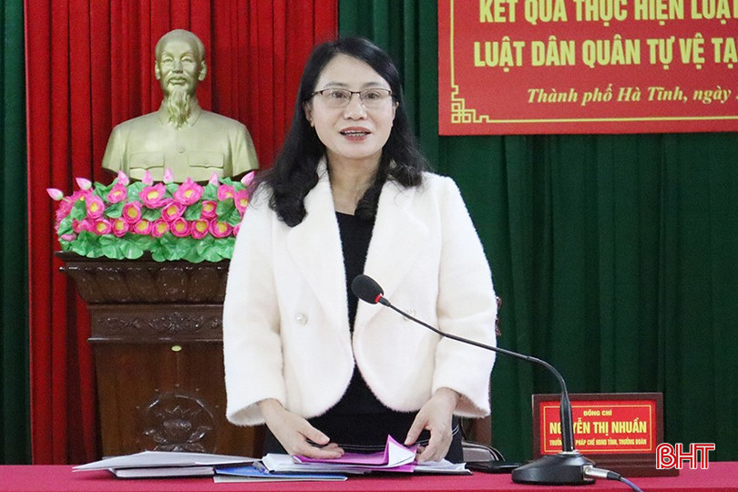Trưởng ban Pháp chế HĐND tỉnh Nguyễn Thị Nhuần phát biểu tại cuộc làm việc. bqbht_br_l.jpg