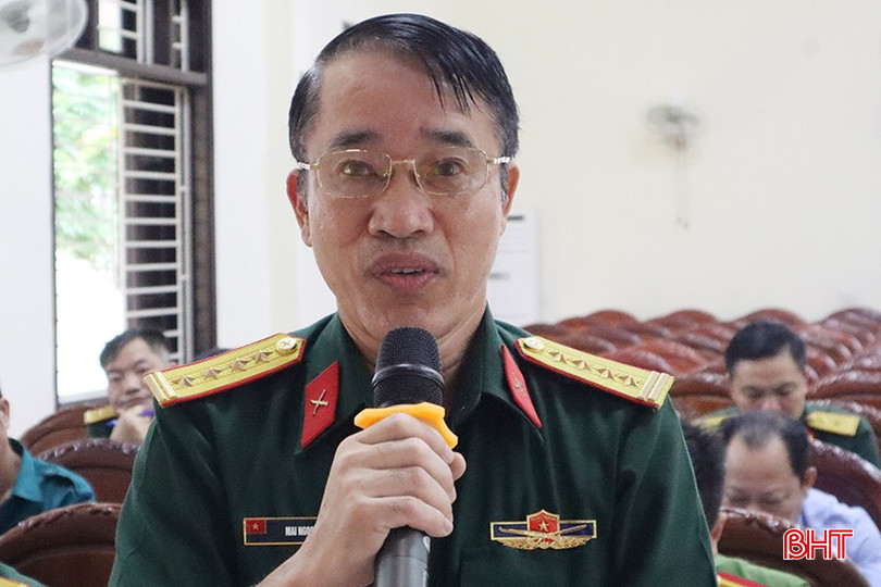 Đại tá Mai Ngọc Việt - Phó Chính ủy Bộ CHQS tỉnh đề nghị tiếp tục quan tâm tâm tư, nguyện vọng của lực lượng dân quân tự vệ. bqbht_br_b.jpg