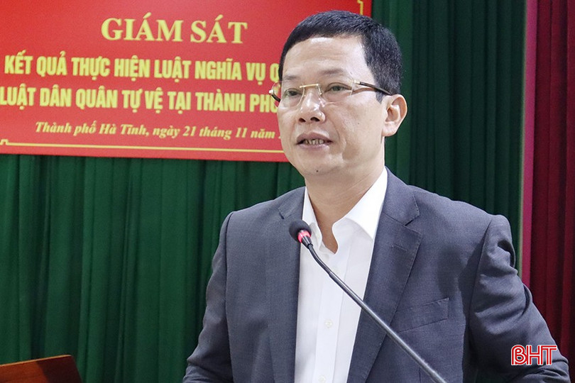Chủ tịch UBND thành phố Hà Tĩnh Nguyễn Trọng Hiếu cho rằng, cần sửa đổi một số nội dung của Luật NVQS, Luật DQTV phù hợp với thực tiễn. bqbht_br_f.jpg