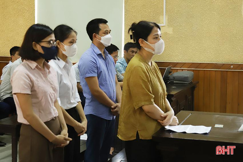 Các bị cáo tại phiên toà. BC4.jpg