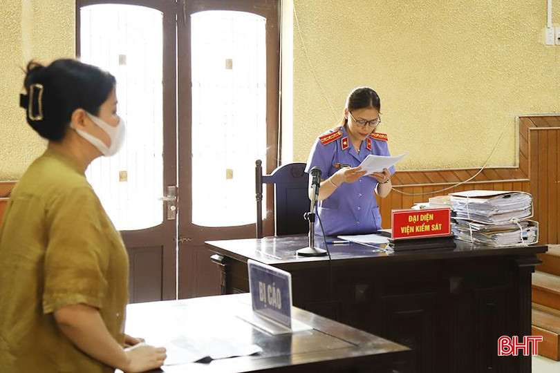 Đại diện Viện kiểm sát công bố bản cáo trạng. BC3.jpg