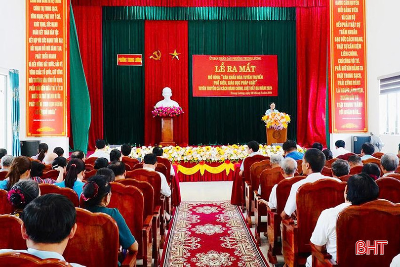 Người dân phường Trung Lương được tập huấn lồng ghép các quy định của Luật Đất đai. HL1.jpg