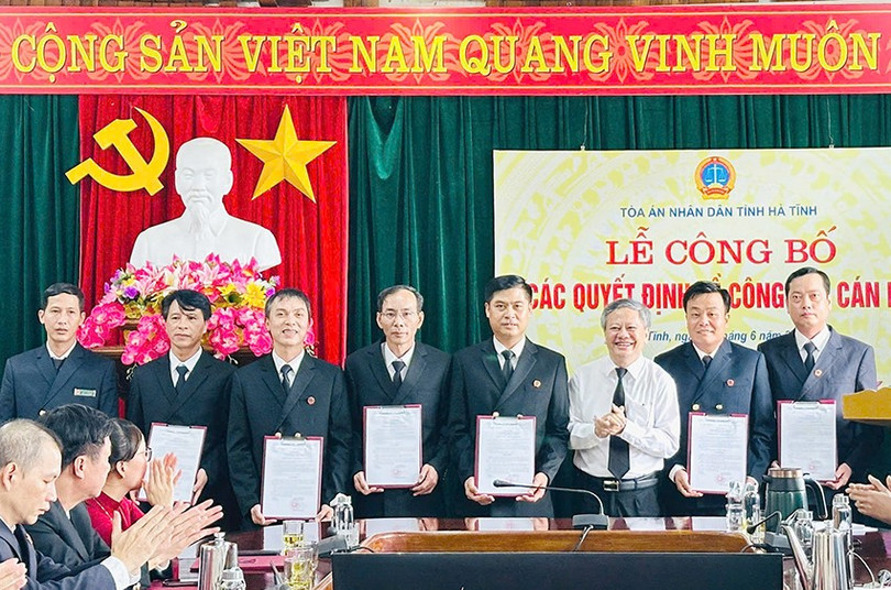 Trao quyết định bổ nhiệm các phó chánh án TAND khu vực. 13.jpg