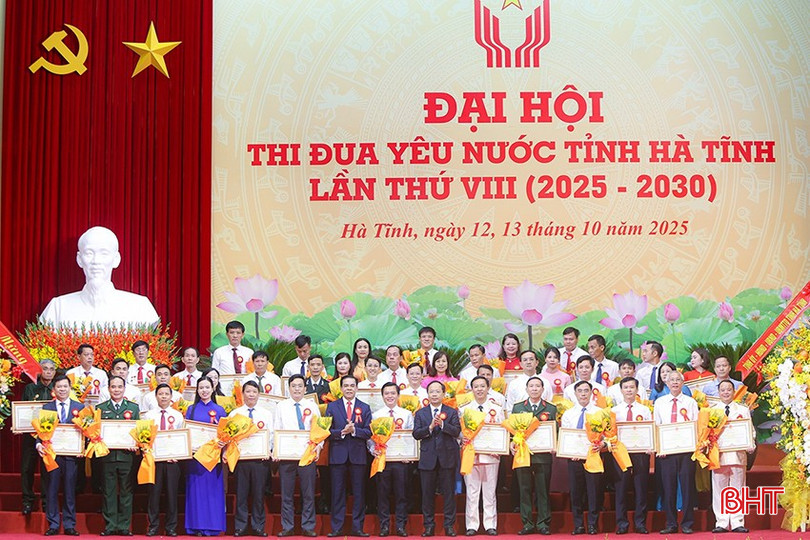 Phòng Cảnh sát QLHC về TTXH - đơn vị tiêu biểu xuất sắc toàn tỉnh giai đoạn 2020-2025 được vinh danh tại Đại hội Thi đua yêu nước. bqbht_br_image-60.jpg