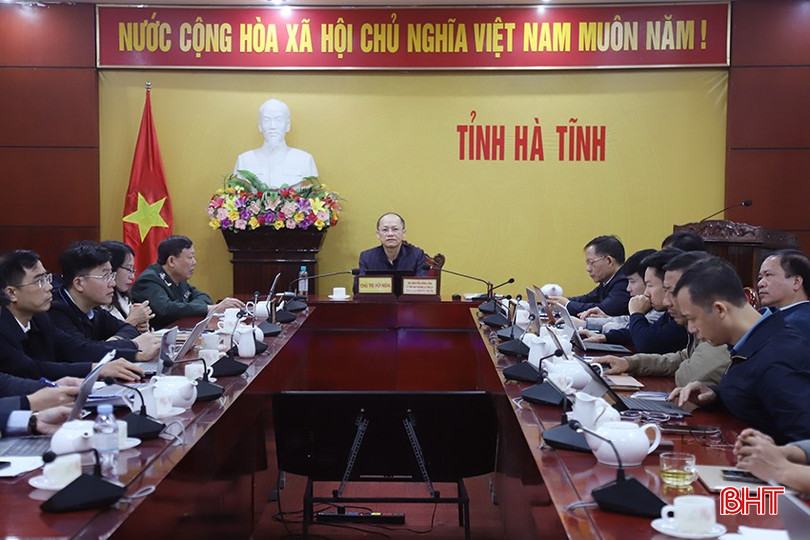 Phó Chủ tịch Thường trực UBND tỉnh Nguyễn Hồng Lĩnh điều hành điểm cầu Hà Tĩnh. bqbht_br_33-9589.jpg