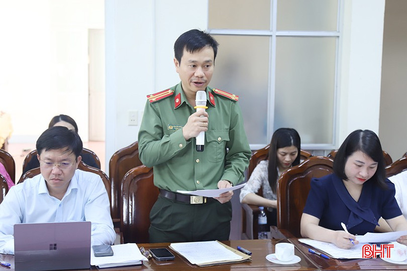 Trung tá Nguyễn Đông Hưng - Phó Trưởng phòng Tham mưu (Công an tỉnh) góp ý về chuyển đổi số trong PBGDPL của lực lượng công an. bqbht_br_05.jpg
