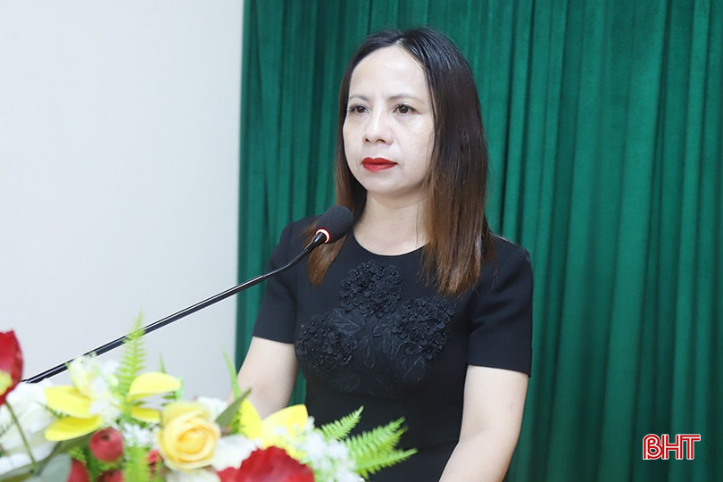 Trưởng phòng Phổ biến, giáo dục pháp luật (Sở Tư pháp) Nguyễn Thị Hoa Phượng tham luận. bqbht_br_6.jpg