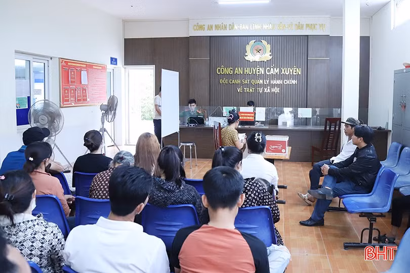 Công an cấp huyện đã trở thành "mắt xích" quan trọng làm nên chiến dịch cấp CCCD và cấp thẻ căn cước. Ảnh tư liệu